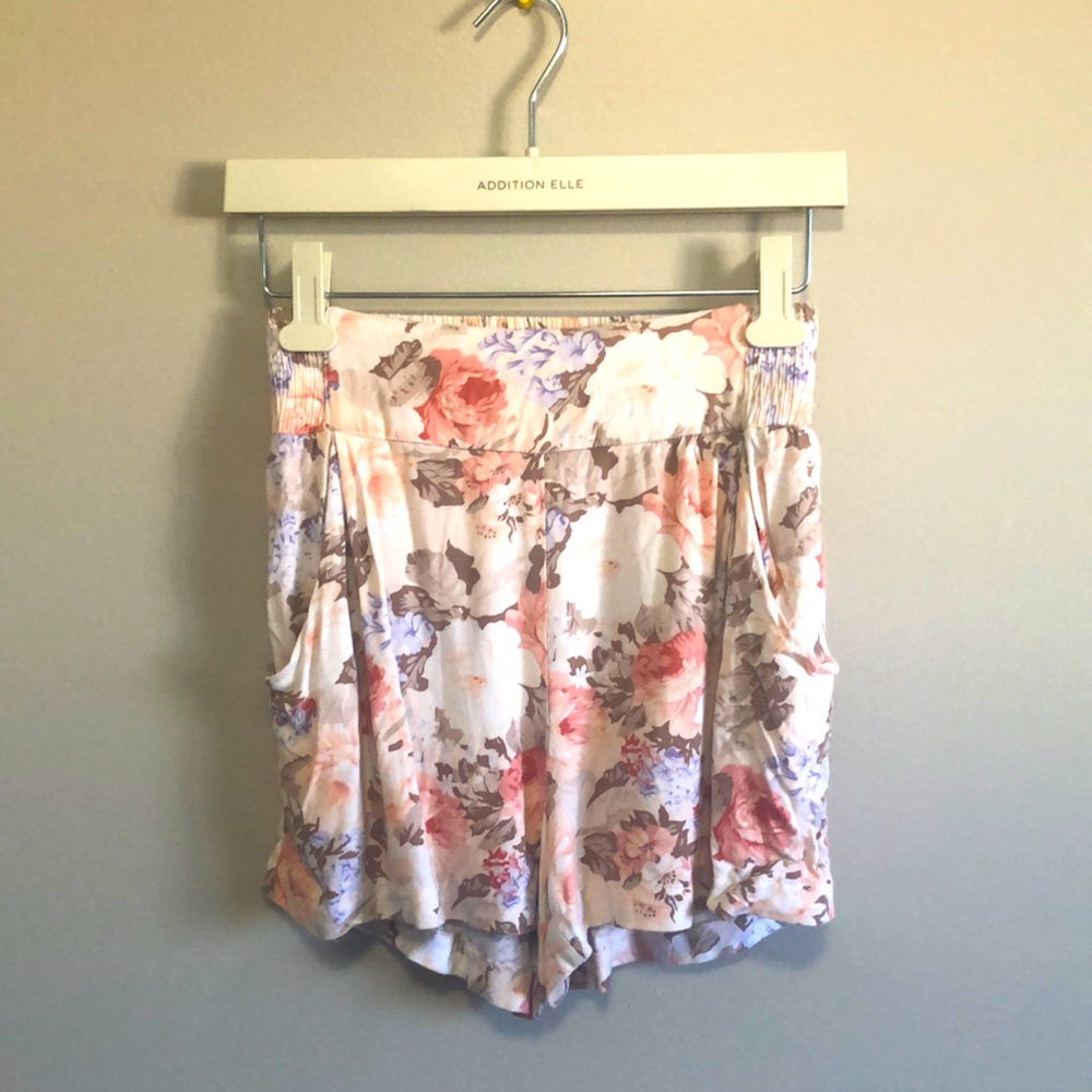 💫 3 for 30 💫 Aritzia Talula Floral Shorts